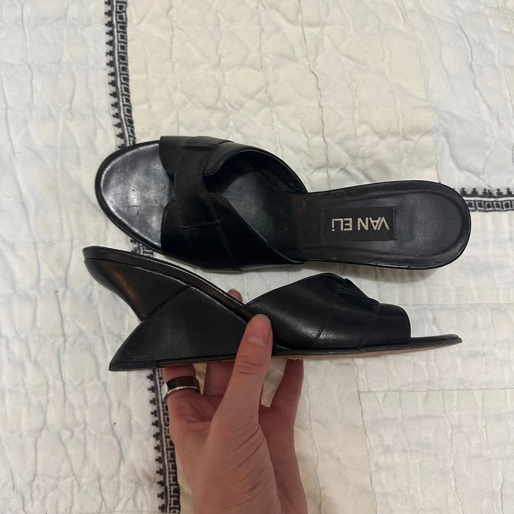 Van Eli Wedge Sandals Black Leather Architectural Heel Size 8.5 Fits Like 8